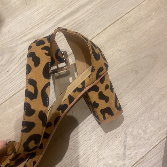 Cheetah print heeled sandals - Picture 2 of 2